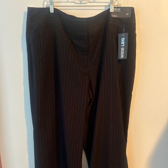 Lane Bryant Black/White pinstripe wide leg cuffed pants, size 24 - Picture 1 of 6
